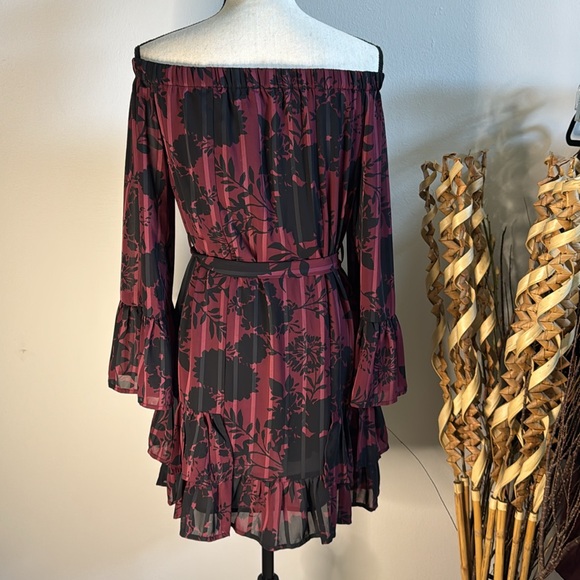 Aqua Off the shoulder Floral Dress. - Picture 4 of 6